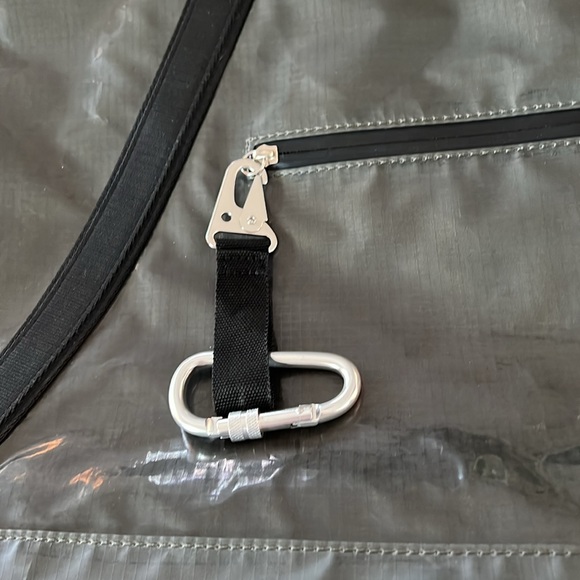 Topshop Large High Shine Weekend Bag - Picture 6 of 10